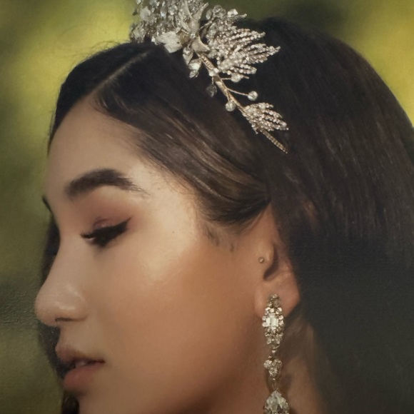 Elegant Gold Floral Headband - Picture 4 of 5